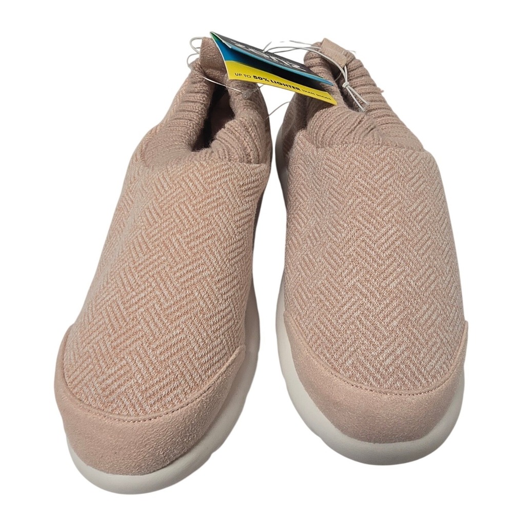 Isotoner Everywear Women Slip On Shoes Pink Chevron Knit Loafers Size 9 NWT